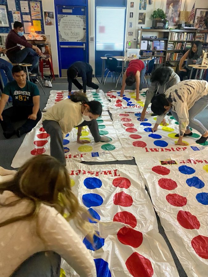 Los Als journalism class playing twister during the Wi-Fi outage.