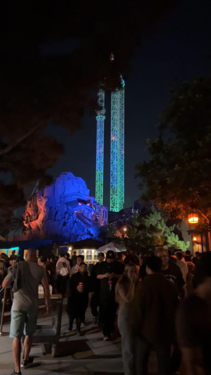 Take a good look at Knotts Scary Farm light up