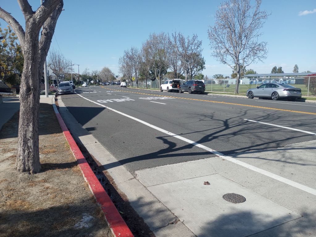 The original Montecito Road with its four lanes and side parking/bike lanes. 