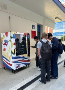 Varying snacks at one of Los Als vending machines are able to be purchased, but what are students thoughts about them?