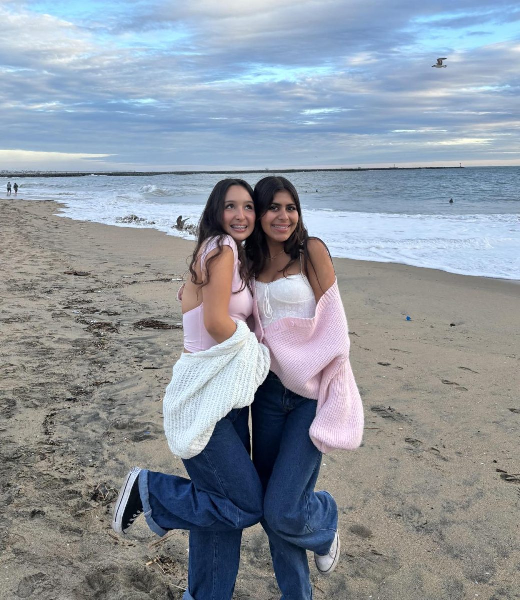 Los Als 2024-2025 junior co-presidents, Izzy Leon-Huber and Ella Pardassani, posing together at the beach. 