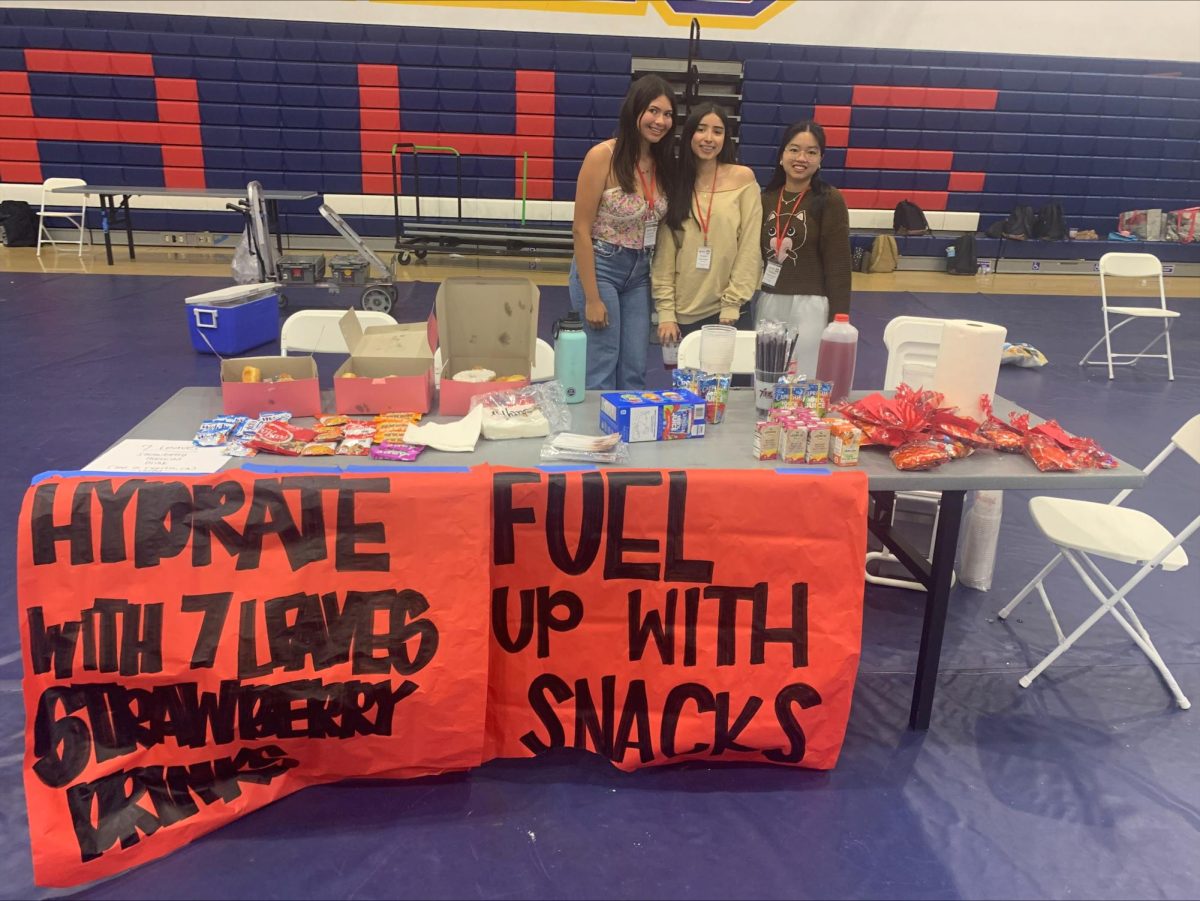Los Al students during the set up the blood drive in the gym.