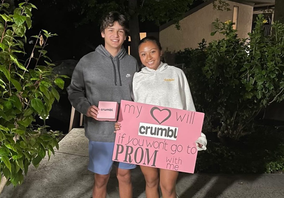Guillermo Chavez asked Jenna Bustos to prom with a cute Crumbl Cookie inspired poster and cookie.