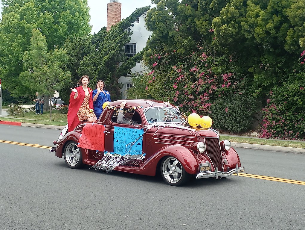 Seniors Michaela Ibrahim and Ally Braggs wave from their parade vehicle.