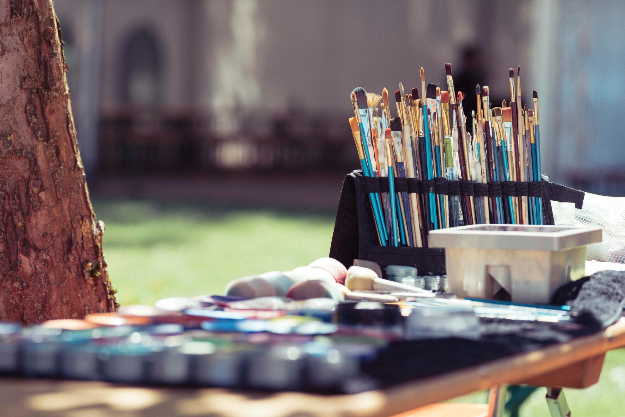 Prop 28 includes funding for visual arts classes like drawing and painting. (Photo courtesy of Kai Oberhauser, Unsplash)