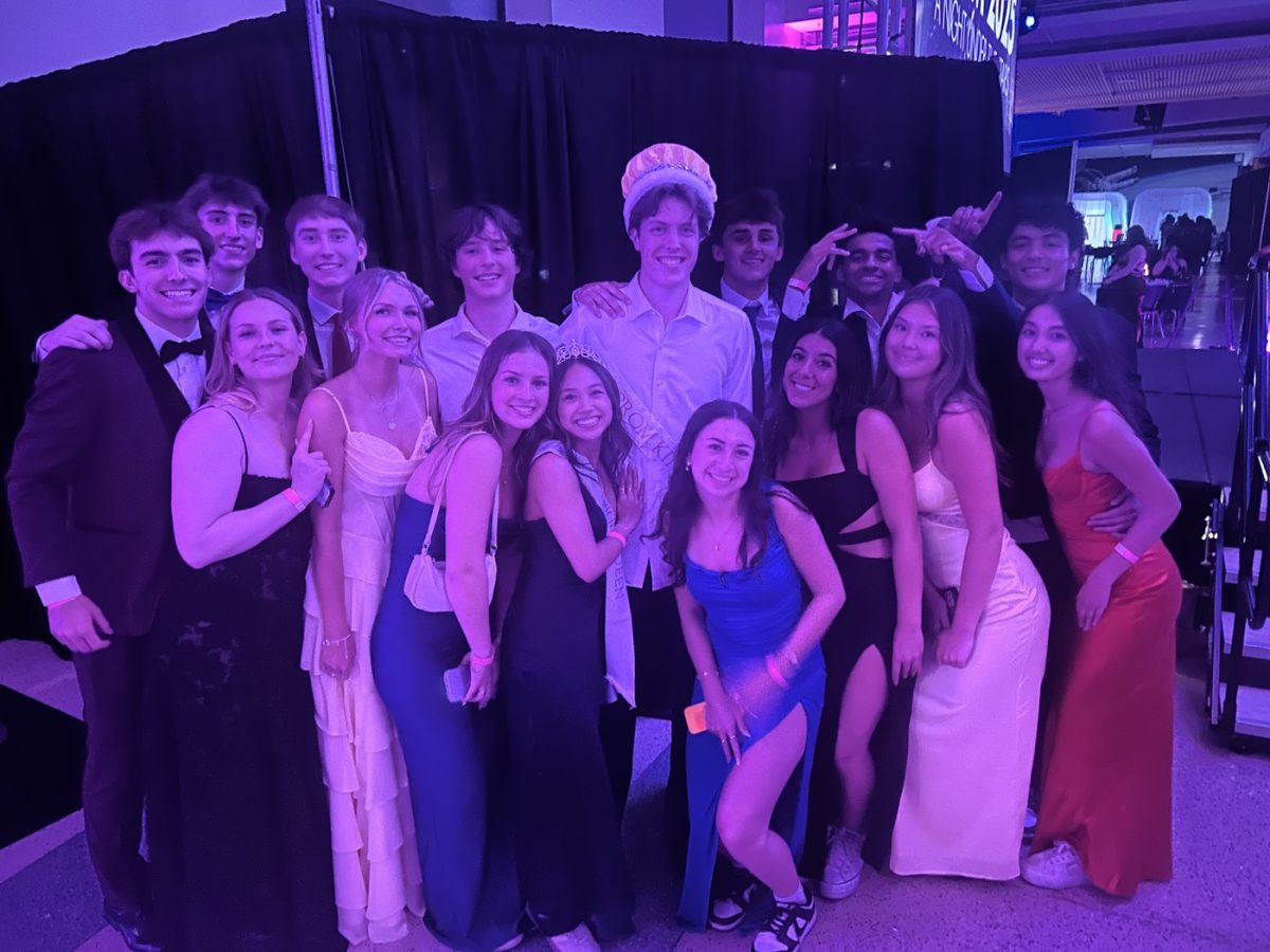 LAHS students party the night away with their phone flashlights on the dance floor during prom. (Photo courtesy of Leonard Rosa)