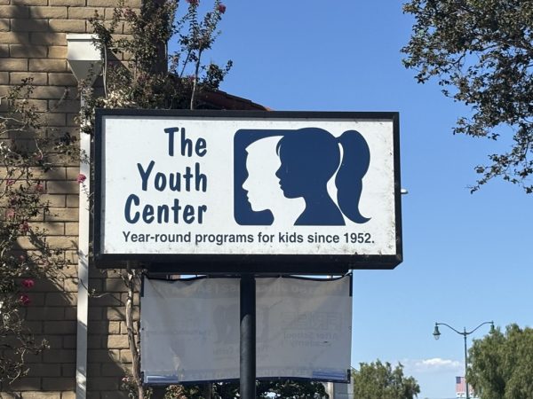 Los Alamitos Youth Center, 10761 Los Alamitos Blvd