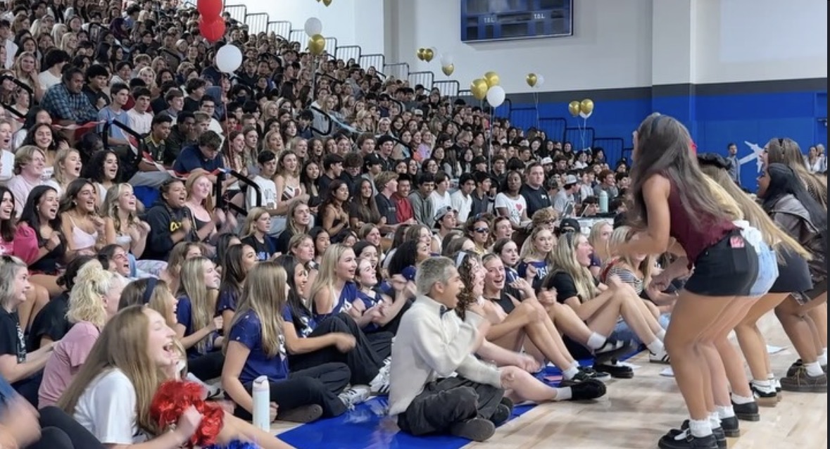 Students walked in the see the new gym decorated for the Homecoming assembly (Photo Courtesy of @losalofficial Instagram).