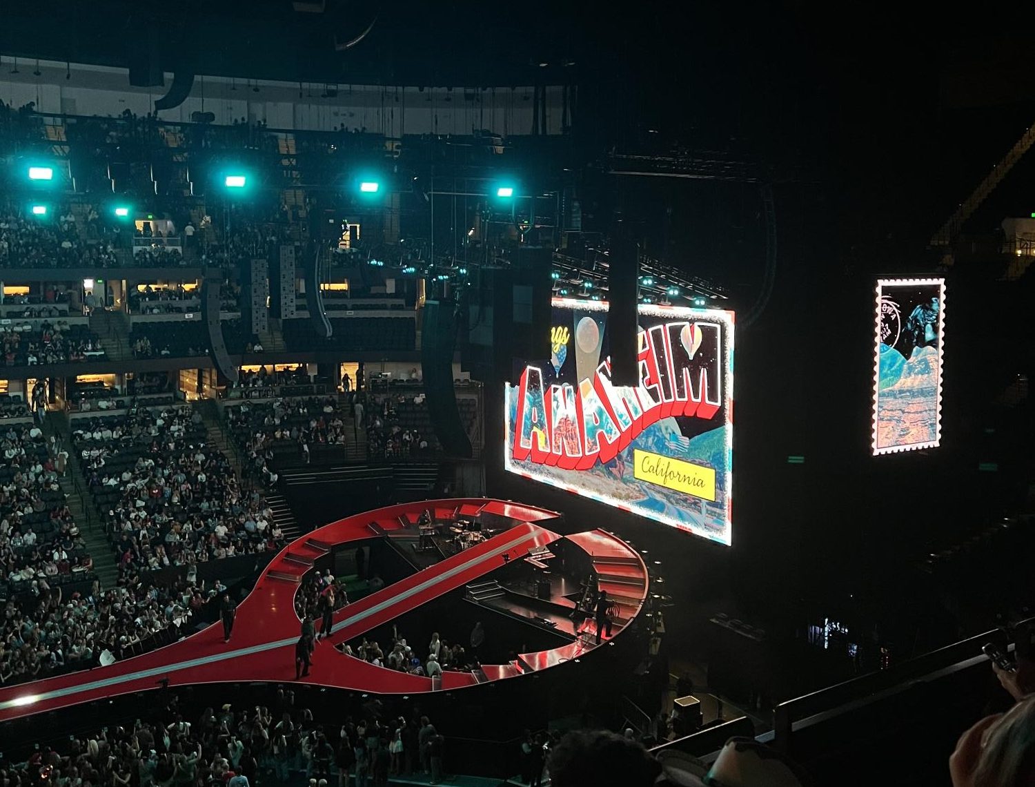 Benson Boone's Anaheim show was performed in Honda Center. 