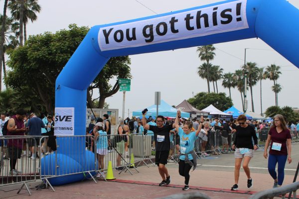 Run Seal Beach finish line crowed with supporters.